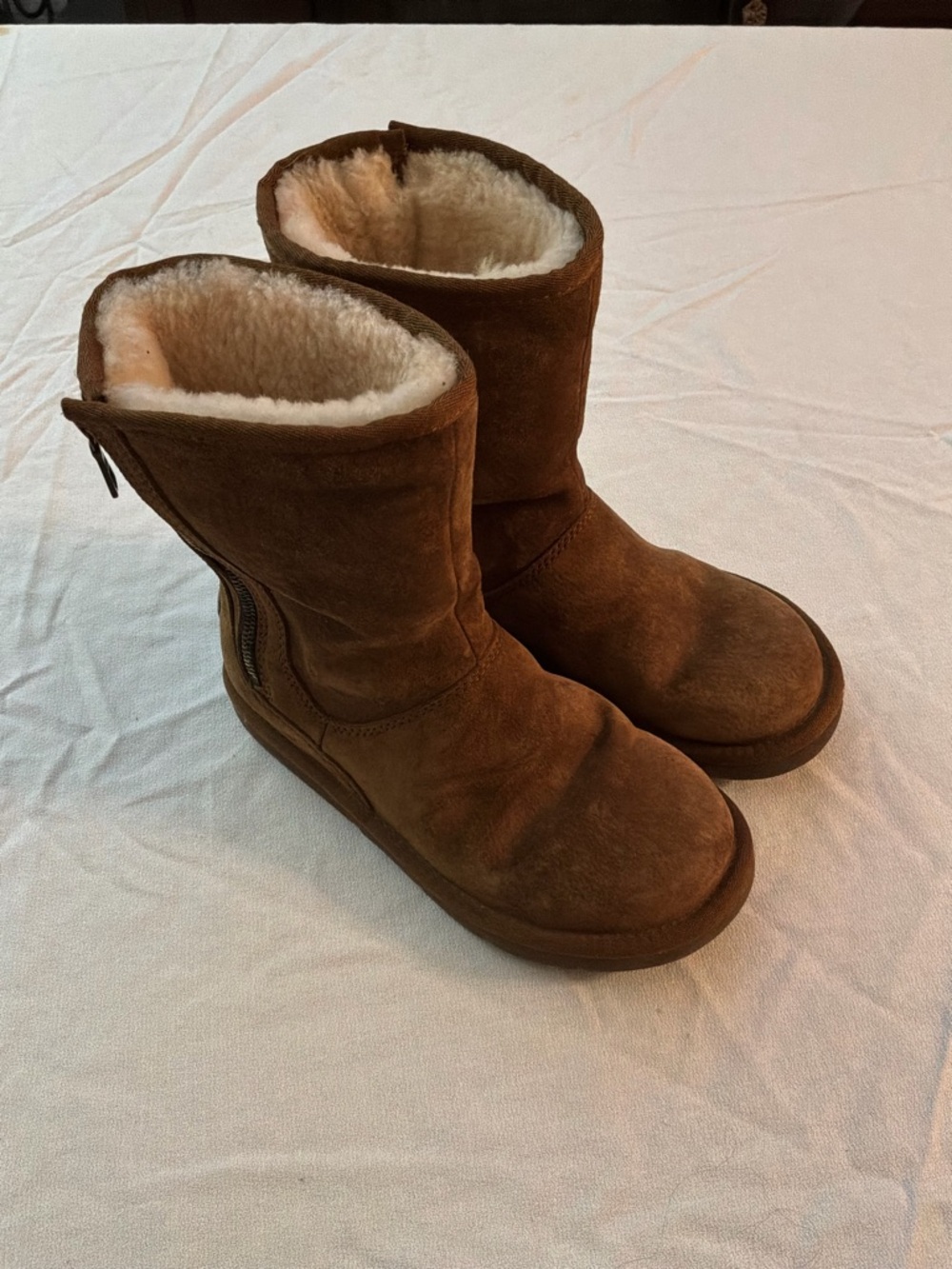 ****** UGG Chestnut Suede Zip Shearling Boot ******